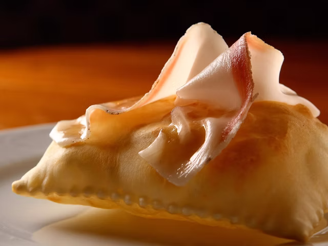 Gnocco fritto con lardo di Colonnata o culatello di Zibello D.O.P
