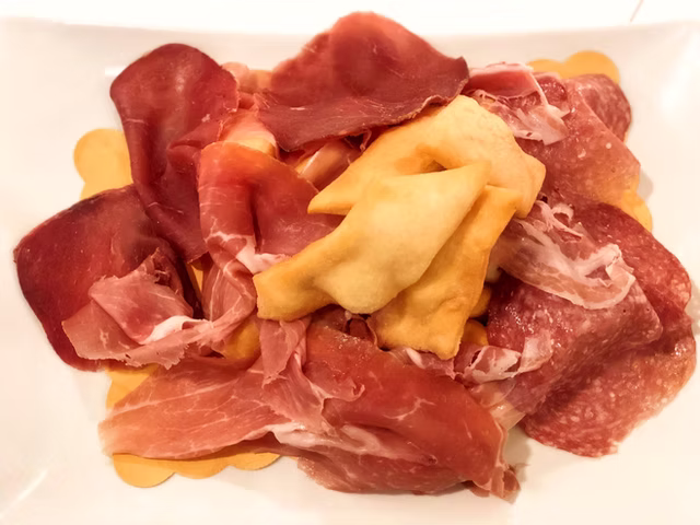 Gnocco fritto con salumi