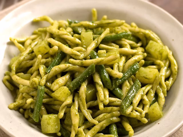 Trofie alla genovese (pesto, patate e cornetti)